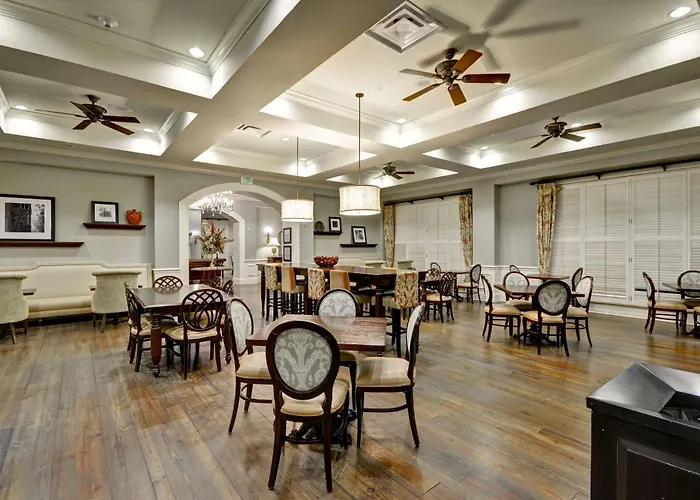 Hampton Inn & Suites Savannah Historic District