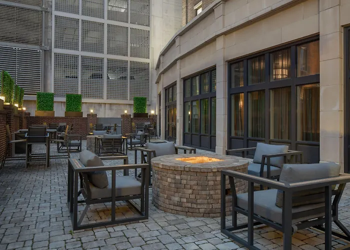 Fairfield Inn & Suites By Marriott Savannah Downtown Historic District